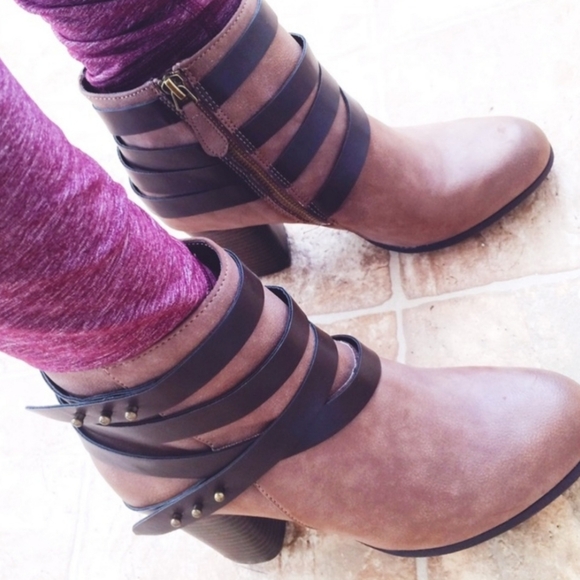 Madden Girl • Boots | 8.5 - Picture 2 of 7